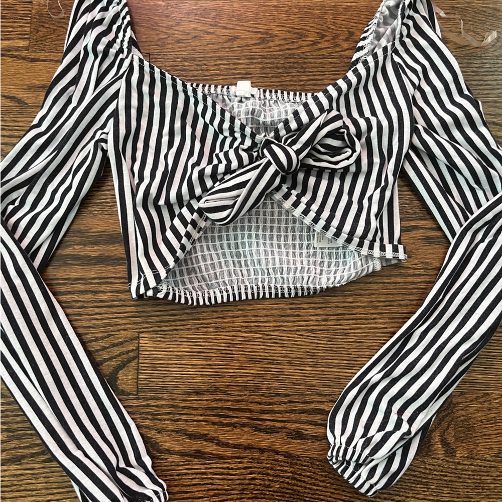Arden’s cropped stripped long sleeve top size m